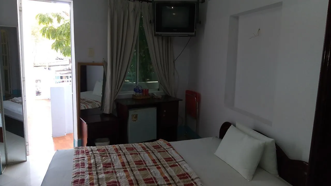 Hoang Cam Guesthouse فونج تاو