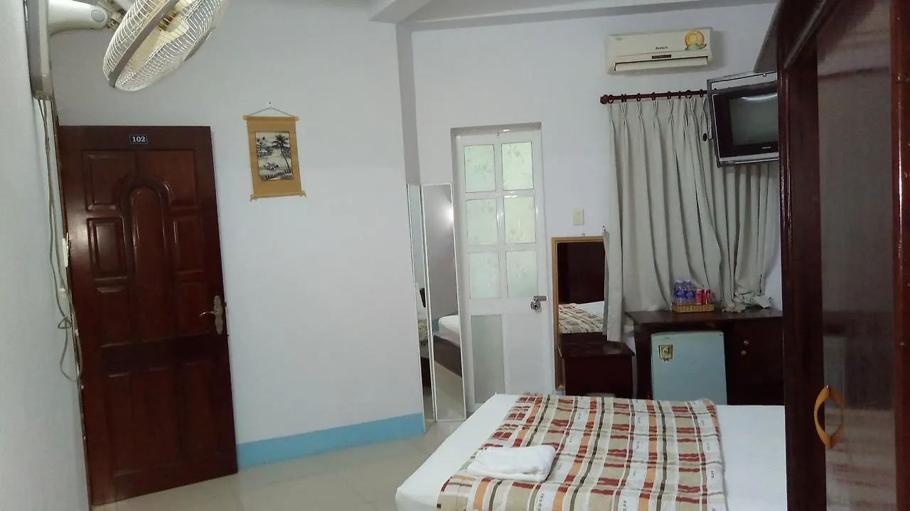 Hoang Cam Guesthouse فونج تاو بيت ضيافة